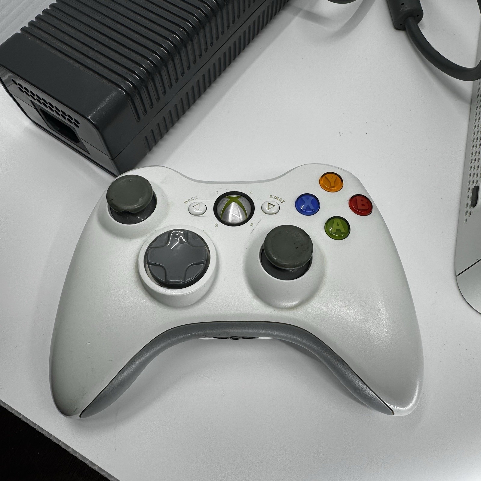 Xbox 360 S Slim Model 1439 White Console W/Controller No Hard drive Tested Works