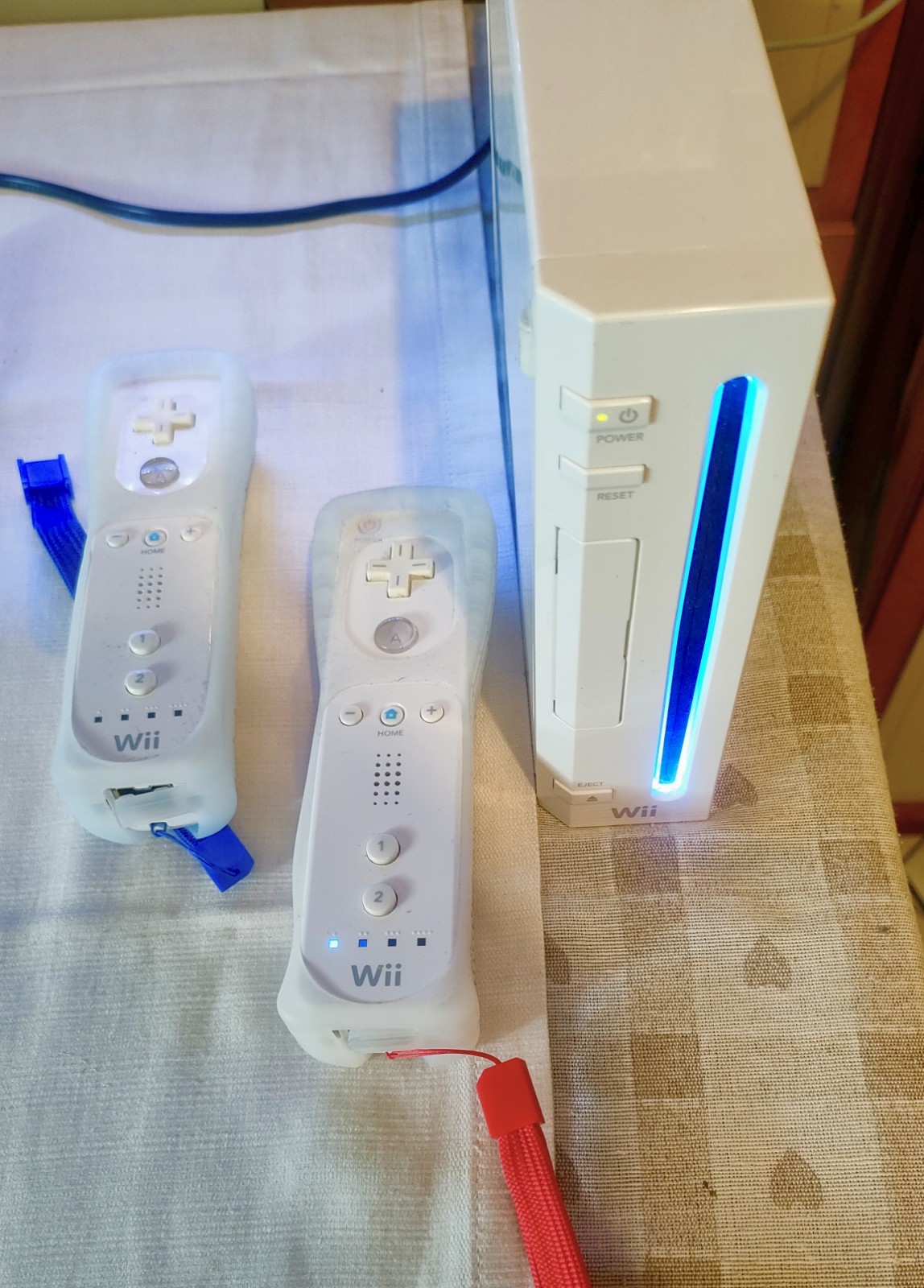 Nintendo Wii + Wii Sports + HDMI + 2 Controller