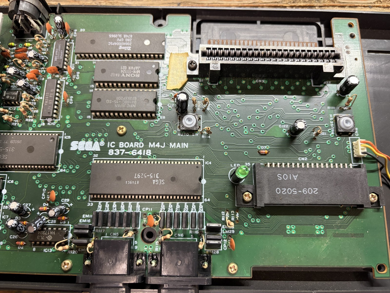 Sega Master System M4J MK-2000 computer game console only