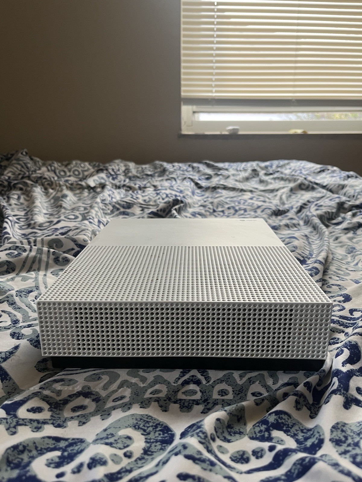 Microsoft Xbox One S White Console Wi-Fi Blu-Ray HDMI USB-A Internet Browsing