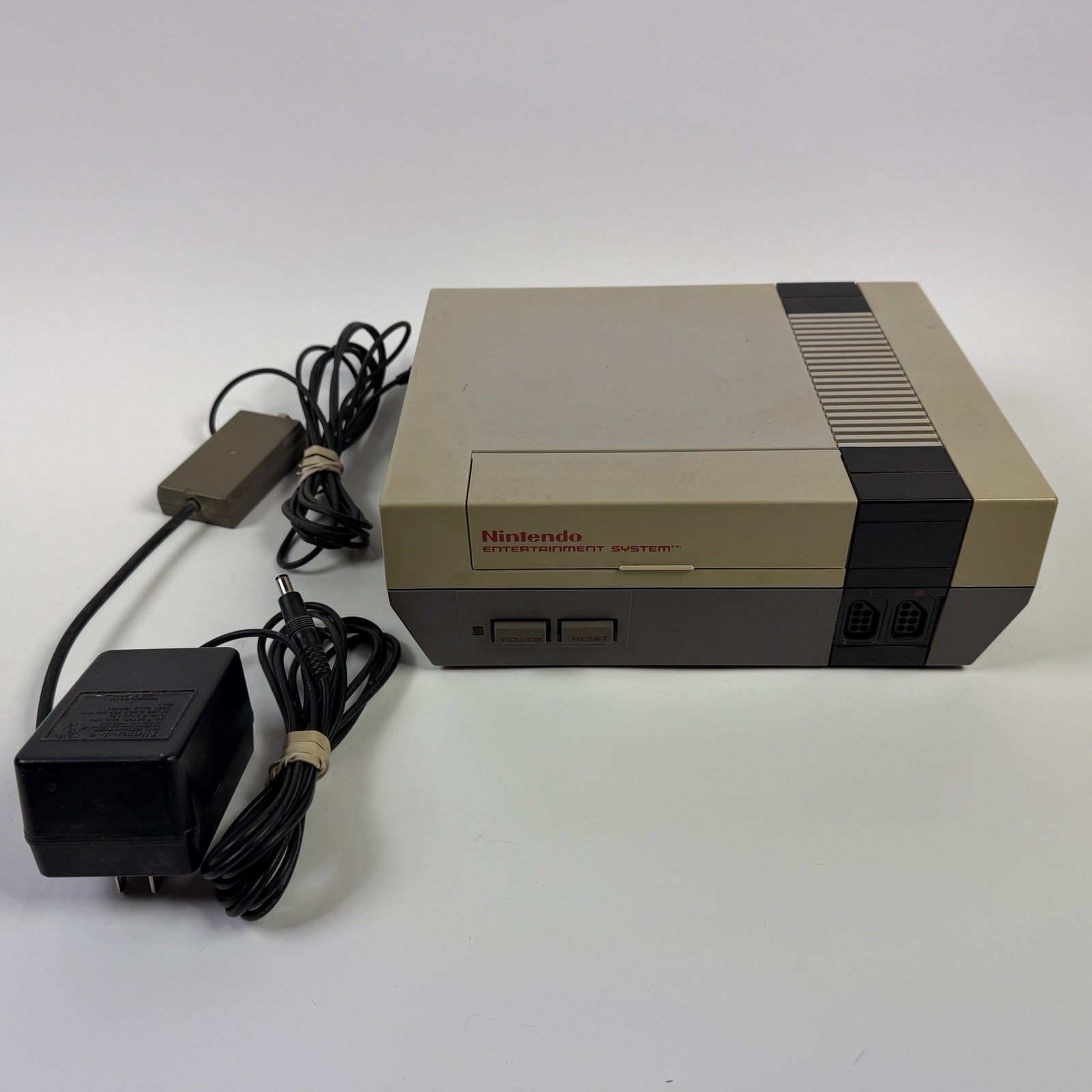 Nintendo NES Gray Video Game Console NES-001 Input and Power Cables *Read