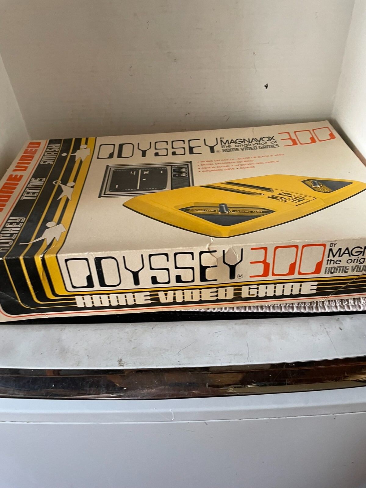Mib Magnavox Odyssey Home Video Game with Hookey, Tennis , Smash Games