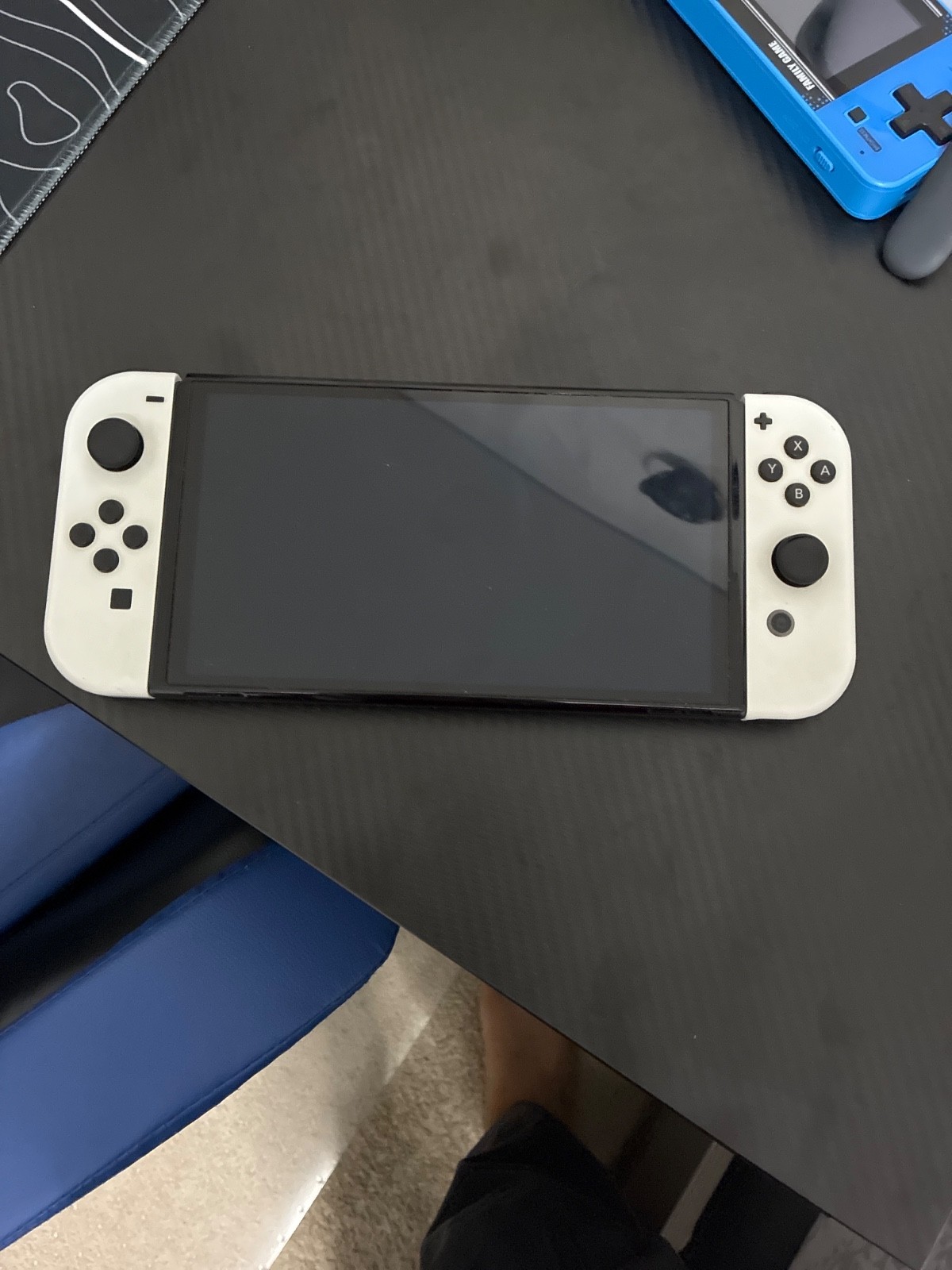 switch oled 64 gigabytes white job on very good condition