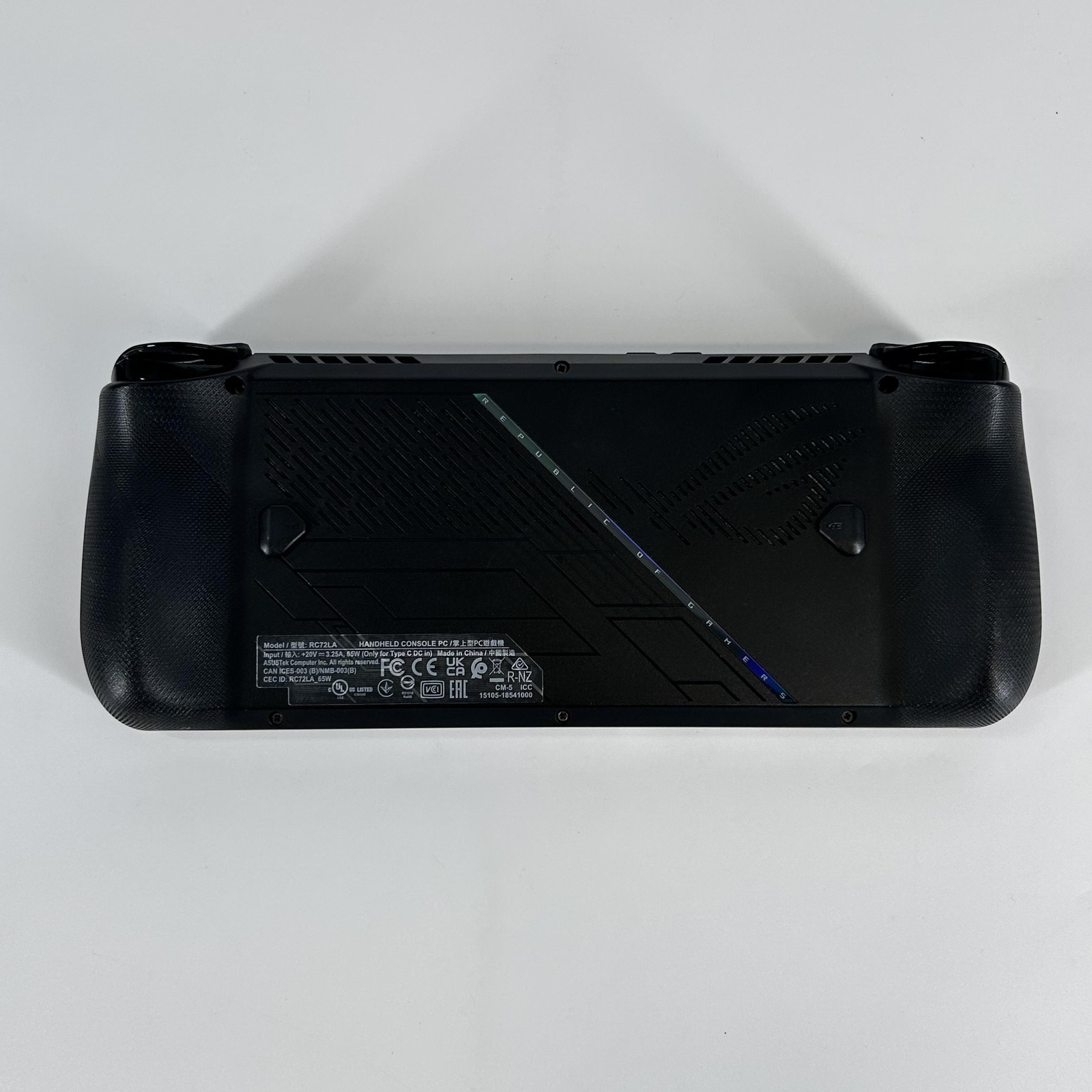 Asus ROG Ally X Black AMD Ryzen Z1 Extreme 24GB RAM 2TB-Very Good w/ Small Crack