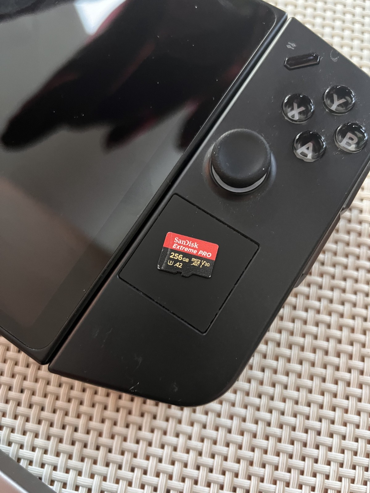 Legion Go Z1e 16GB 512GB w/ Controller Battery, 256 GB Class 3 microsd and stand