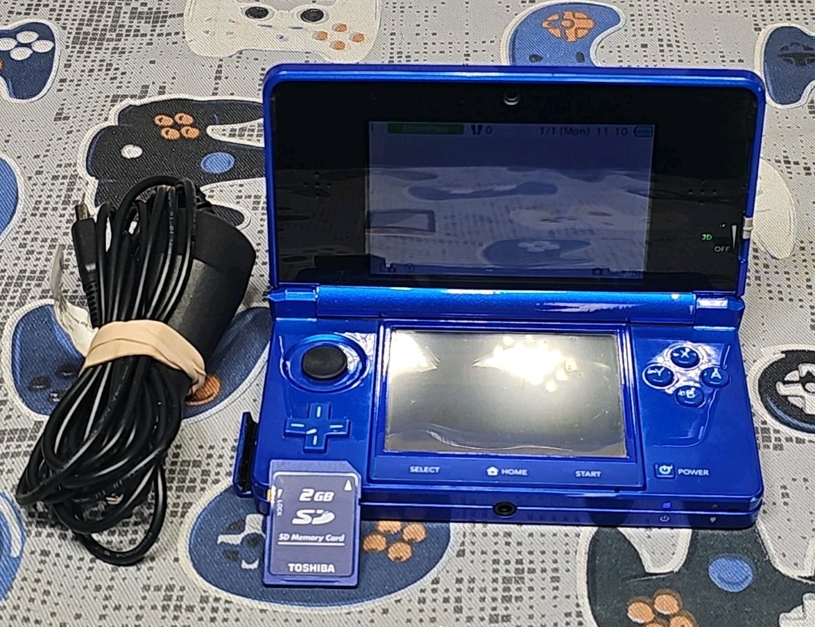Nintendo 3DS CTR-001(USA) Blue NTSC-U/C W/Car Charger Included & 2GB M/card