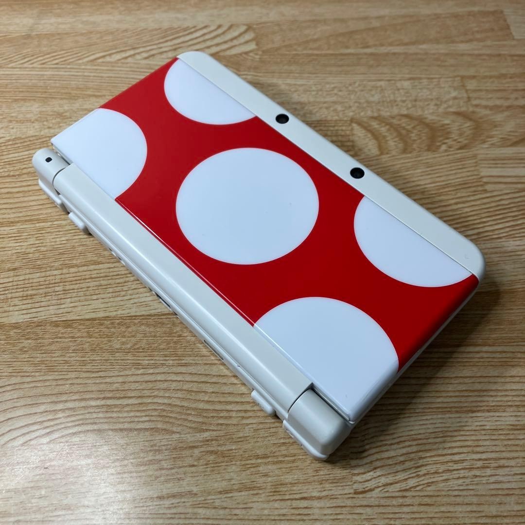 New Nintendo 3DS White Console w/ Kisekae Plate Mario Cover Plates AC Adapter