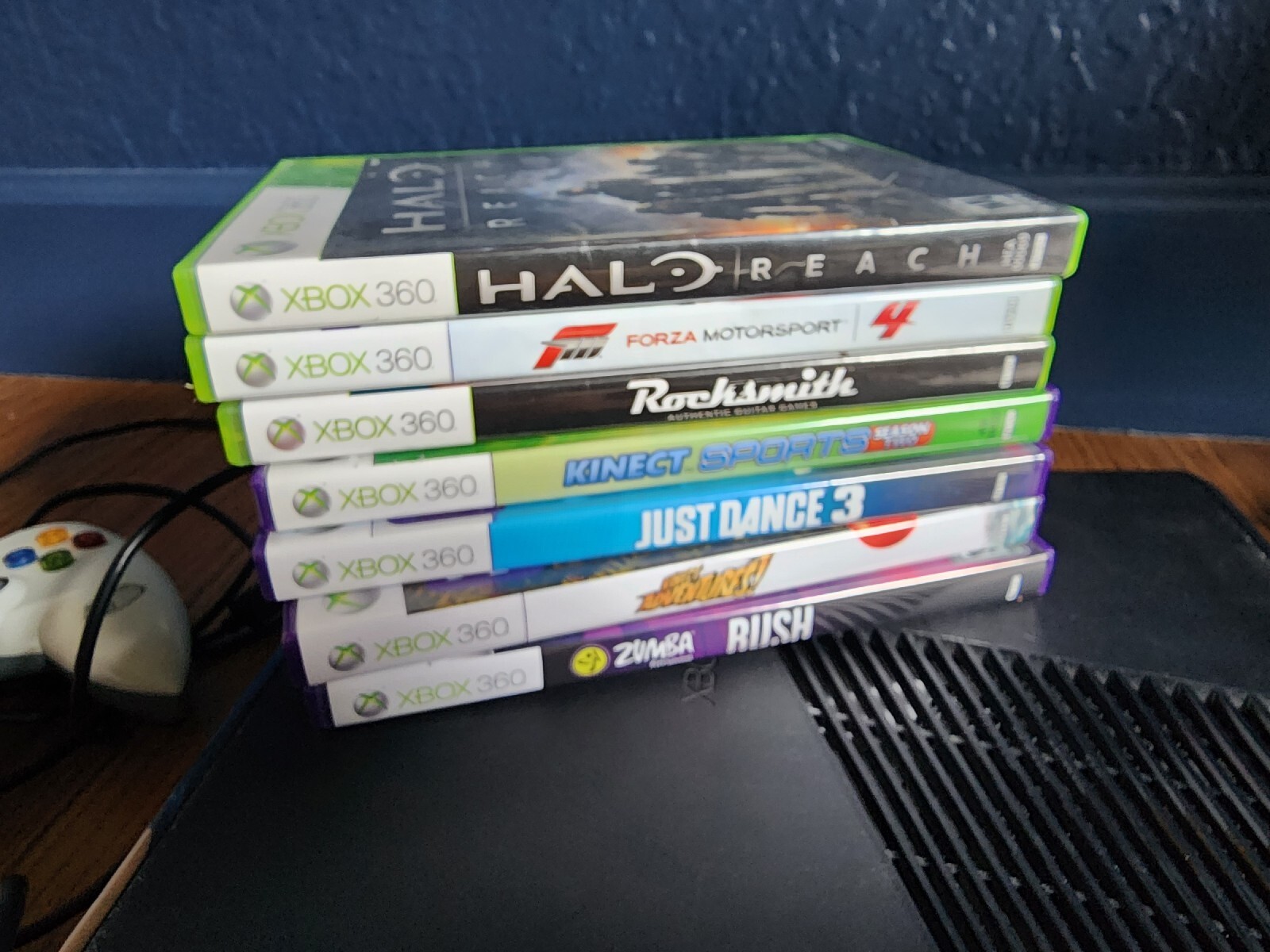 Microsoft Xbox 360 S Gaming Console and Kinect – Black, 7 Games