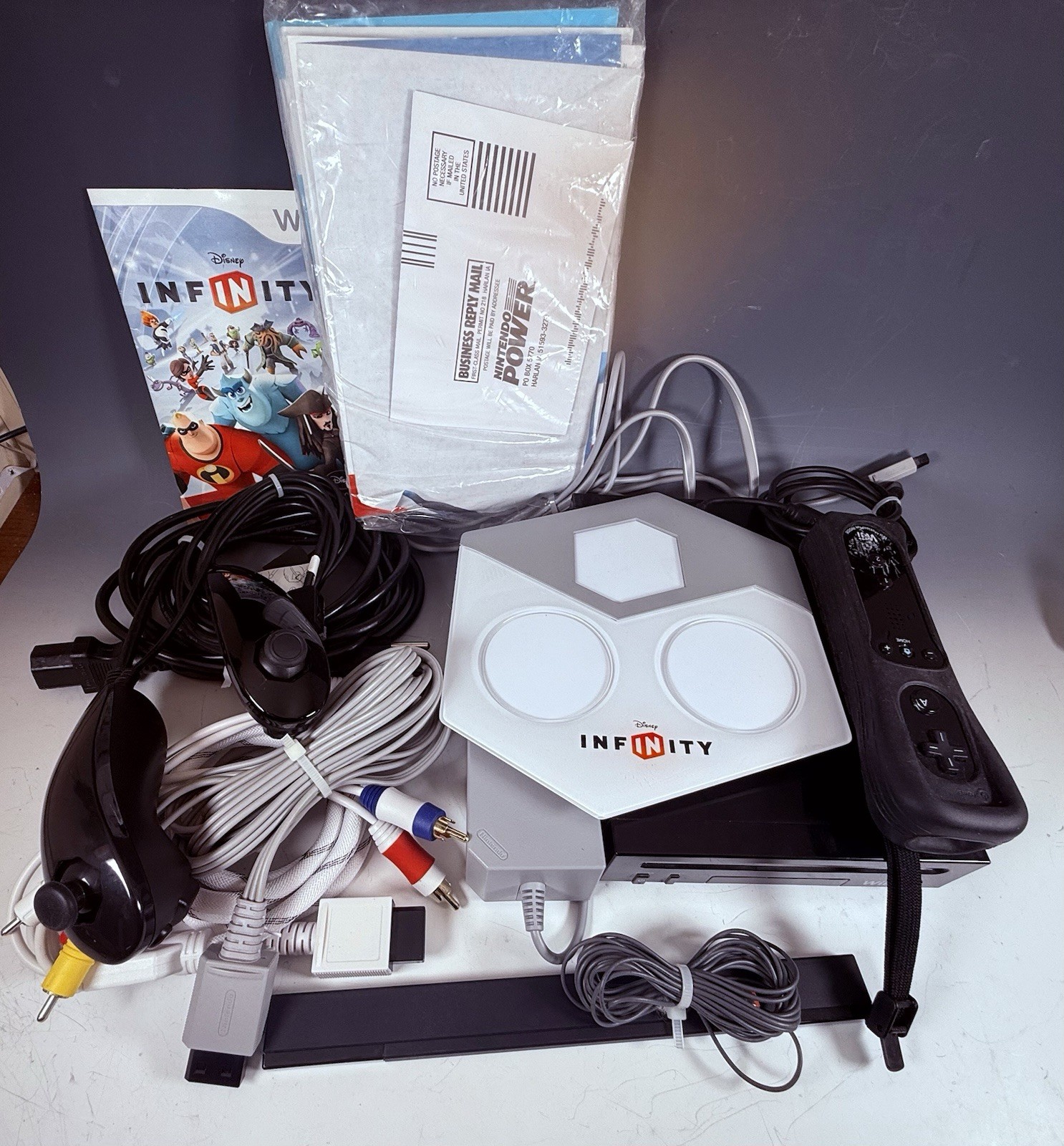 Nintendo Wii Black RVL-101 (USA) w/ Controller + Cords 8 Games Disney Infinity