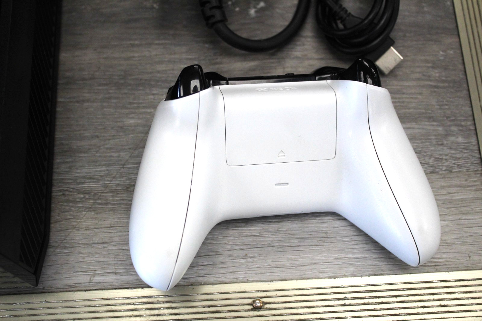 Microsoft Xbox One 500GB Console Original – Black with White Wiress Controller