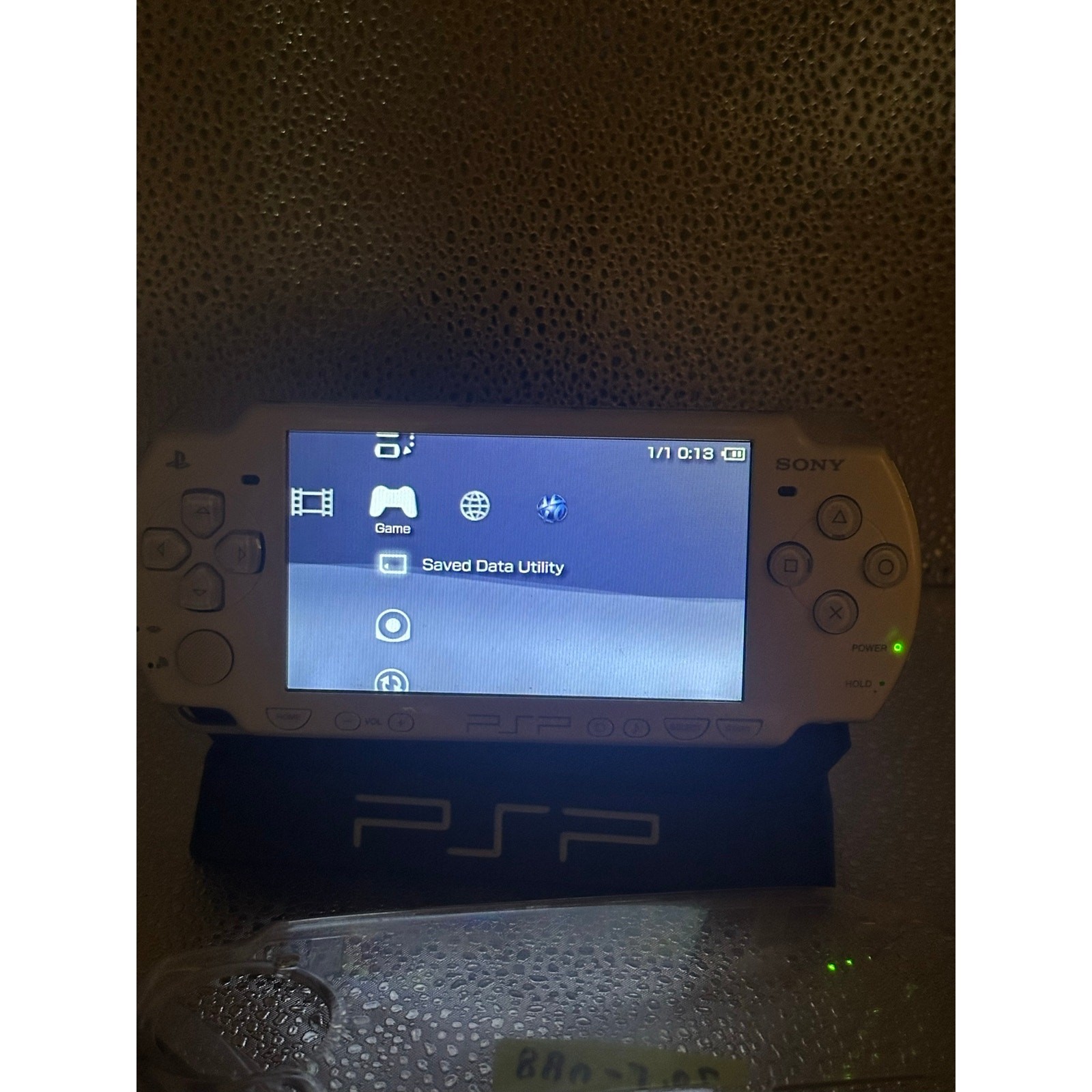 White psp 2000 w/usb charger & new battery