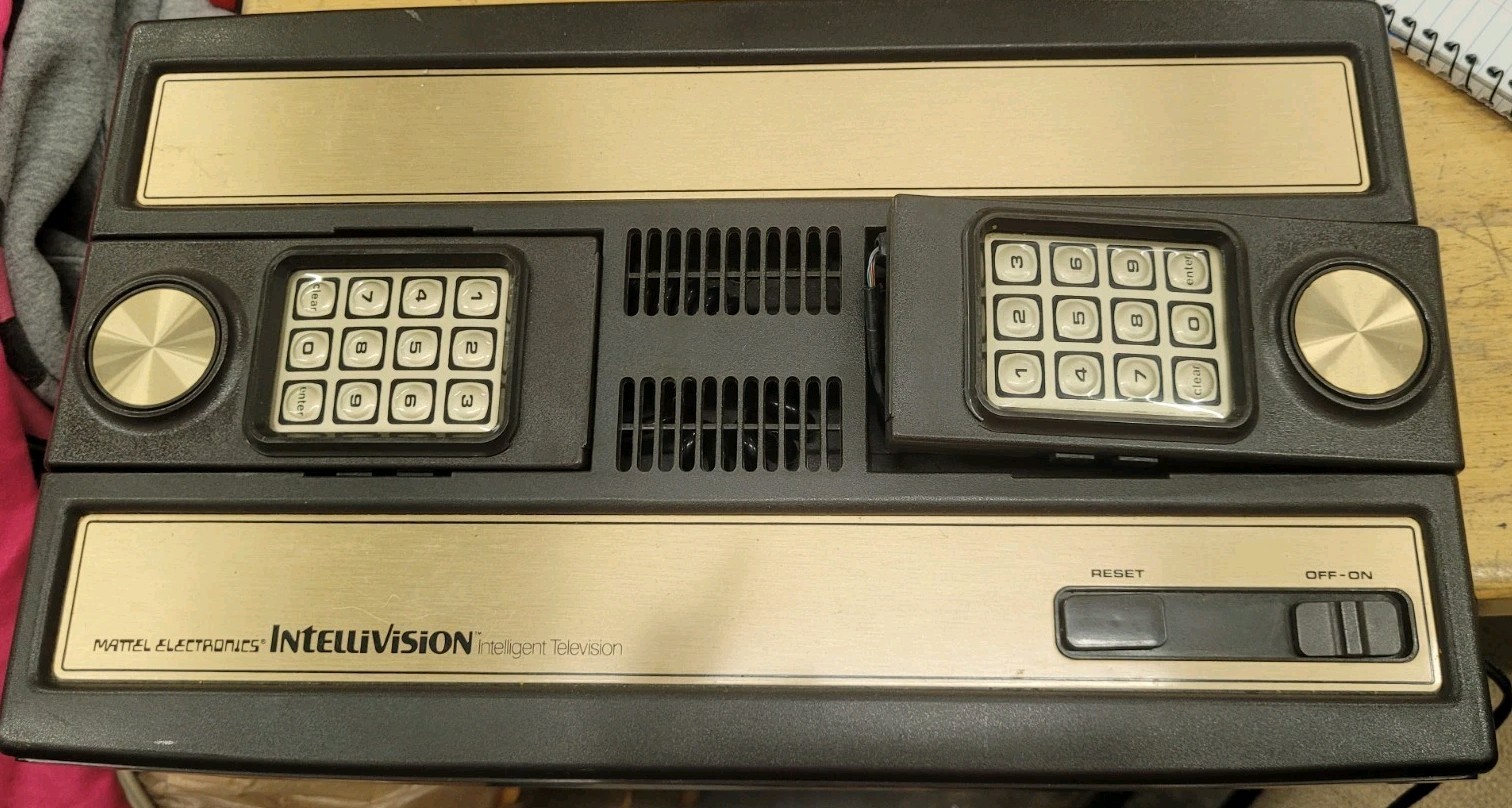 Mattel Electronics Intellivision Model 2609 Vintage Video Game Console Woodgrain