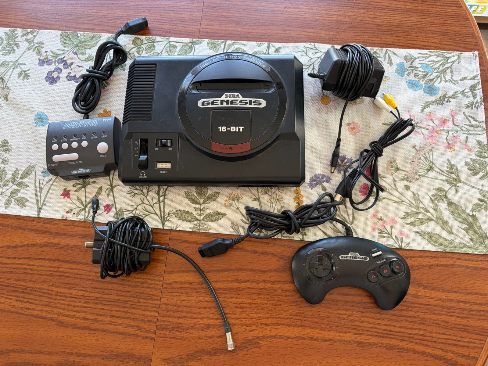 1989 Sega Genesis Model 1601 Video Game Console System Complete w/ Power Plug