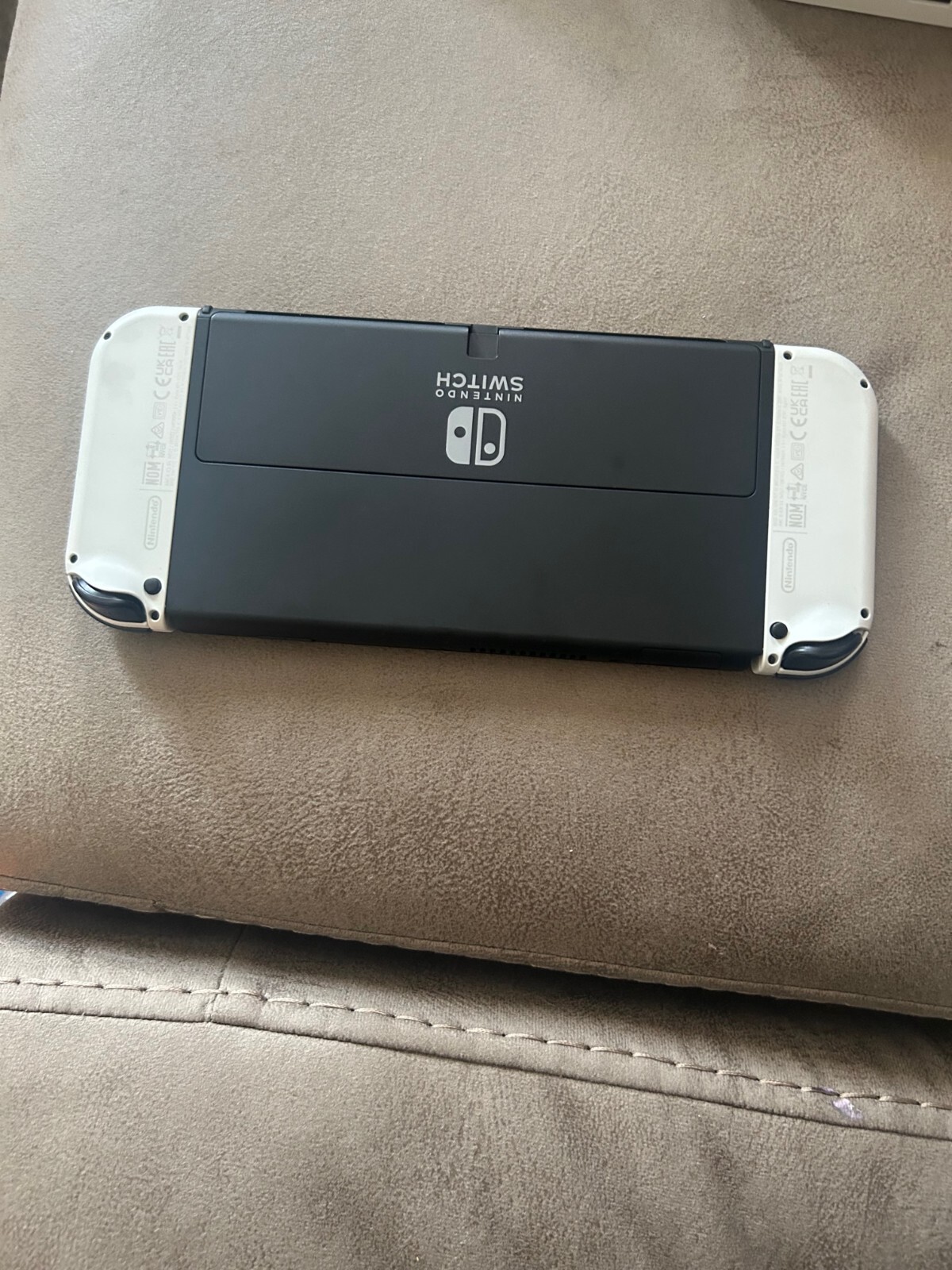 Nintendo Switch OLED Model – 64GB/White (HEGSKAAAA)