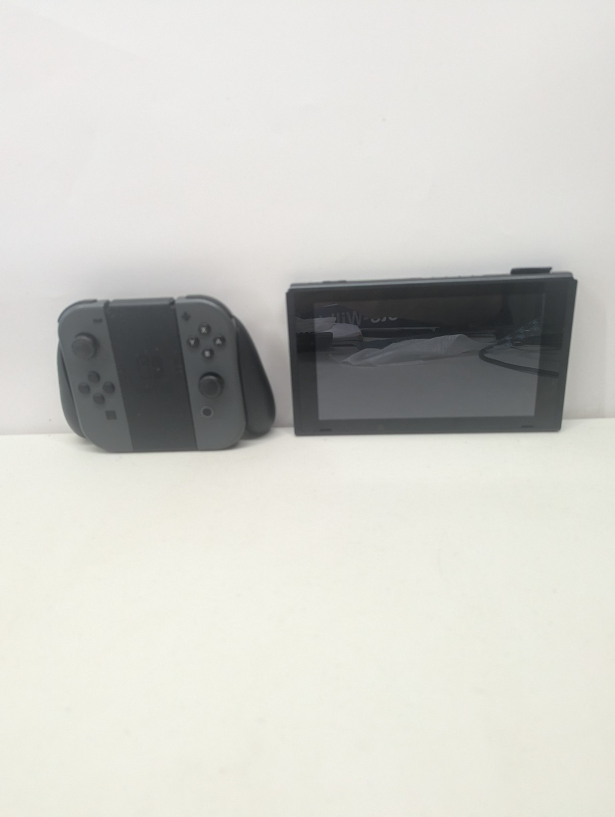 Nintendo Switch Console (HAC-001) with Gray Joy-Cons + Comfort Grip