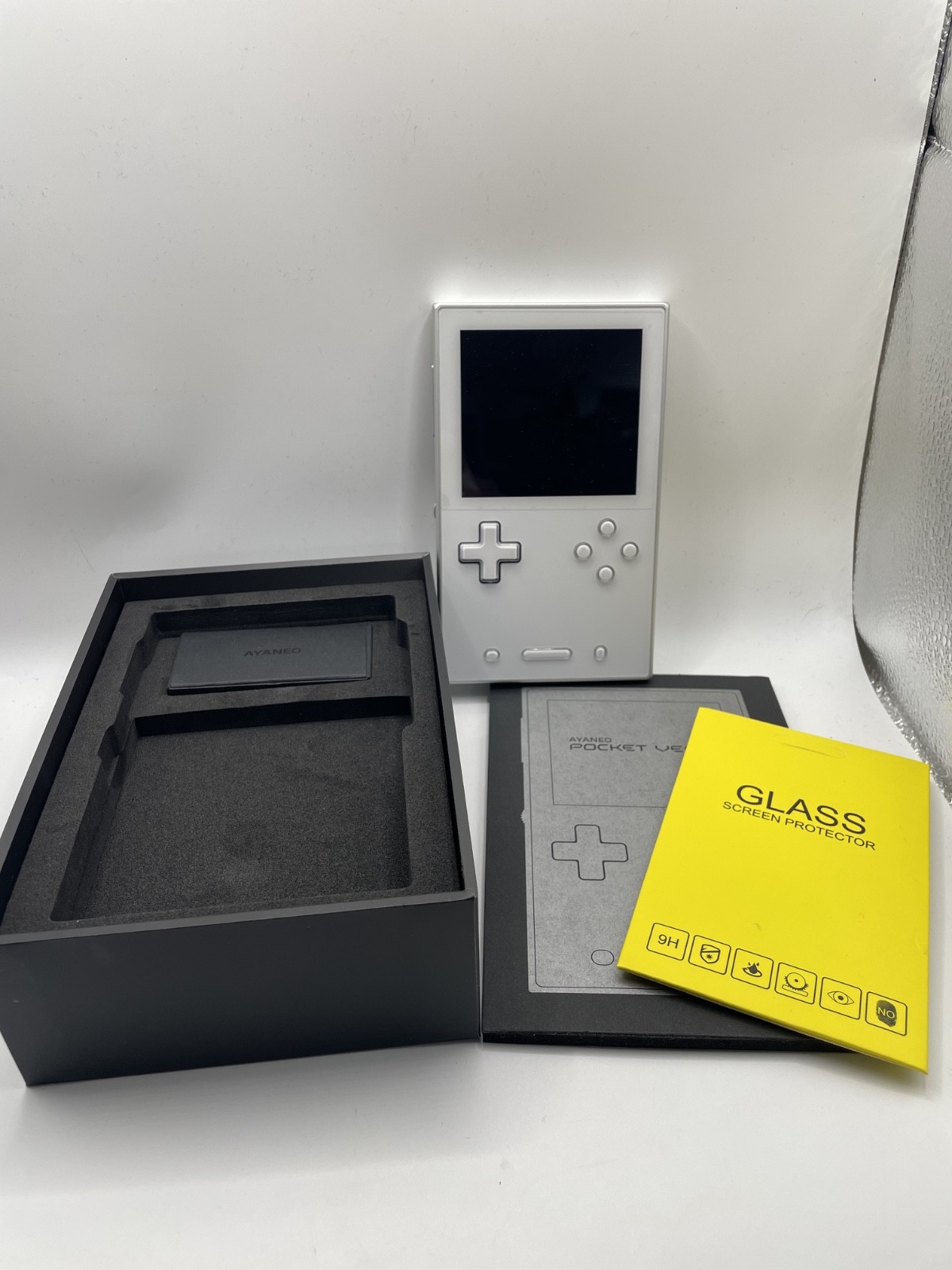 Ayaneo Pocket Vert – 12GB/256GB – Moon White – NEW (OPEN BOX)