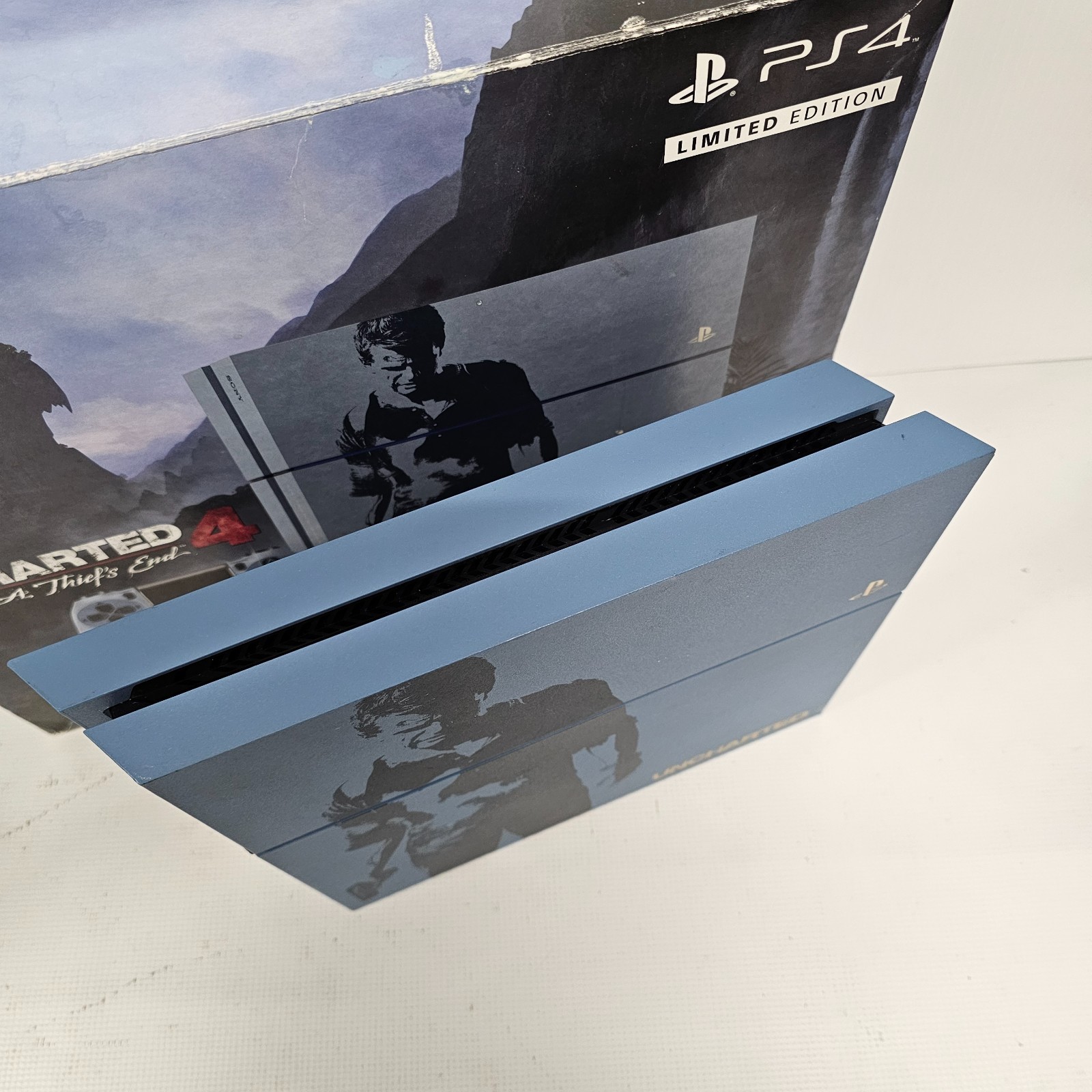 Sony PlayStation 4: Uncharted SE 10.01 500GB CUH-1215A Console + SE Cont. (read)