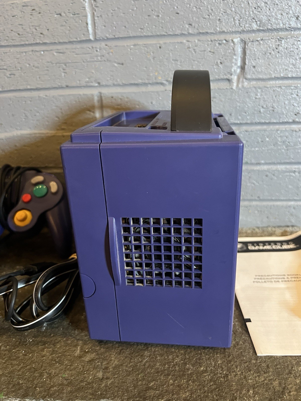 Nintendo GameCube Console Bundle – Indigo with 2 controllers Instructions