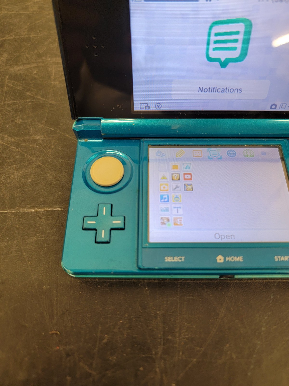 Nintendo 3DS Handheld System – Aqua Blue W/ Charger
