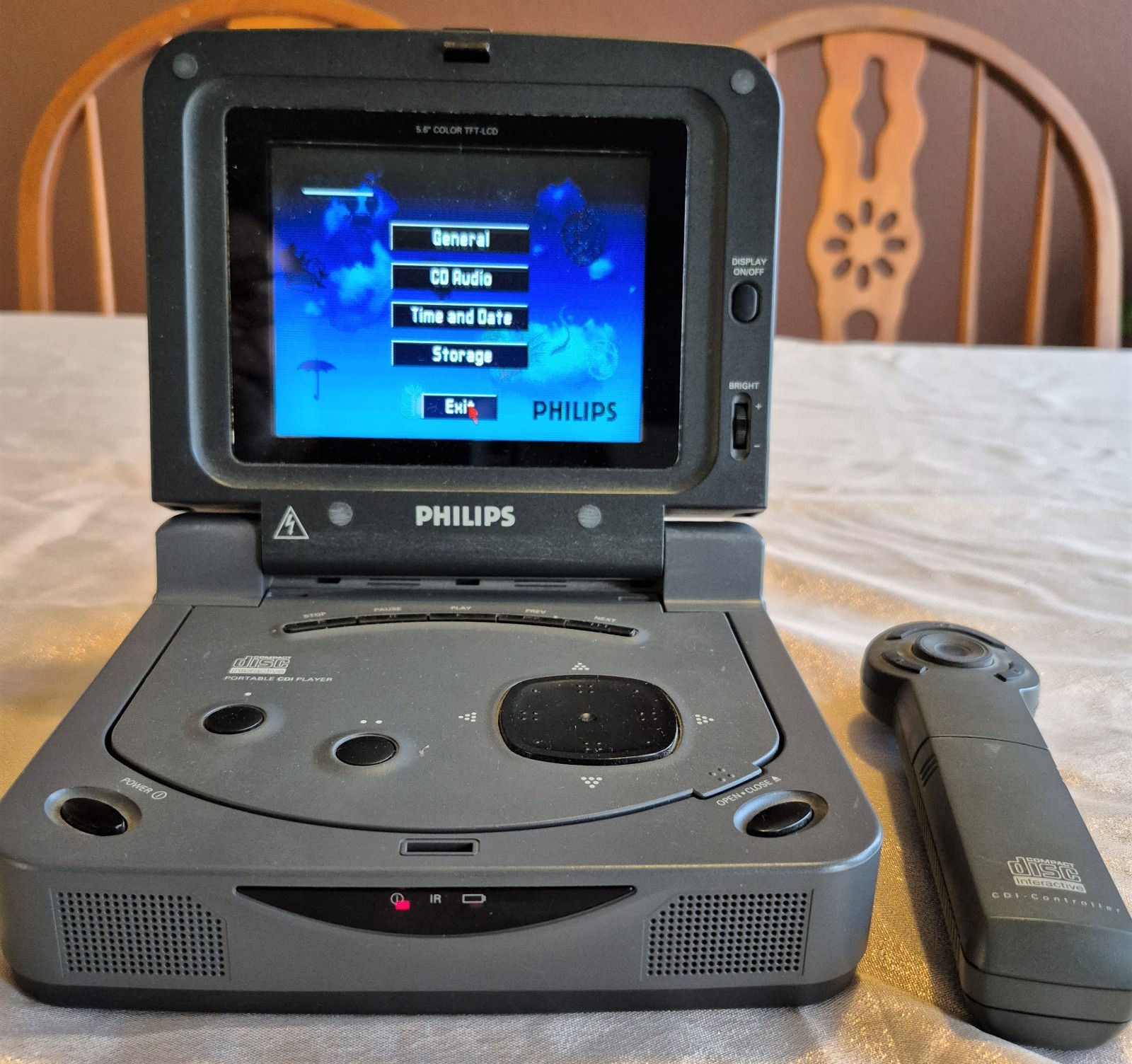Philips 370 CDi Player Retro Console Nice Handheld Tested w/ Game Included VIDEO