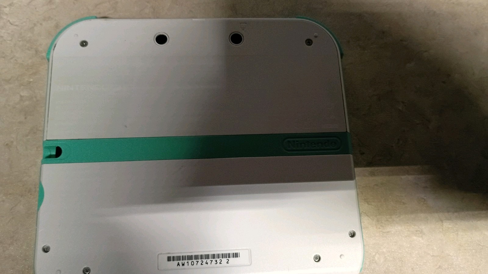 Nintendo 2DS Greenand white Console with 3 games
