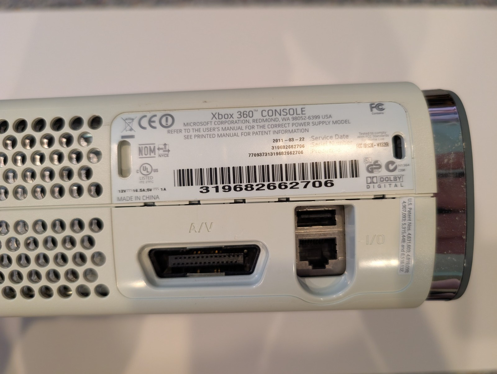 Xbox 360 Console (Matte White), Jasper Model – Cables and Extra Hard Drive