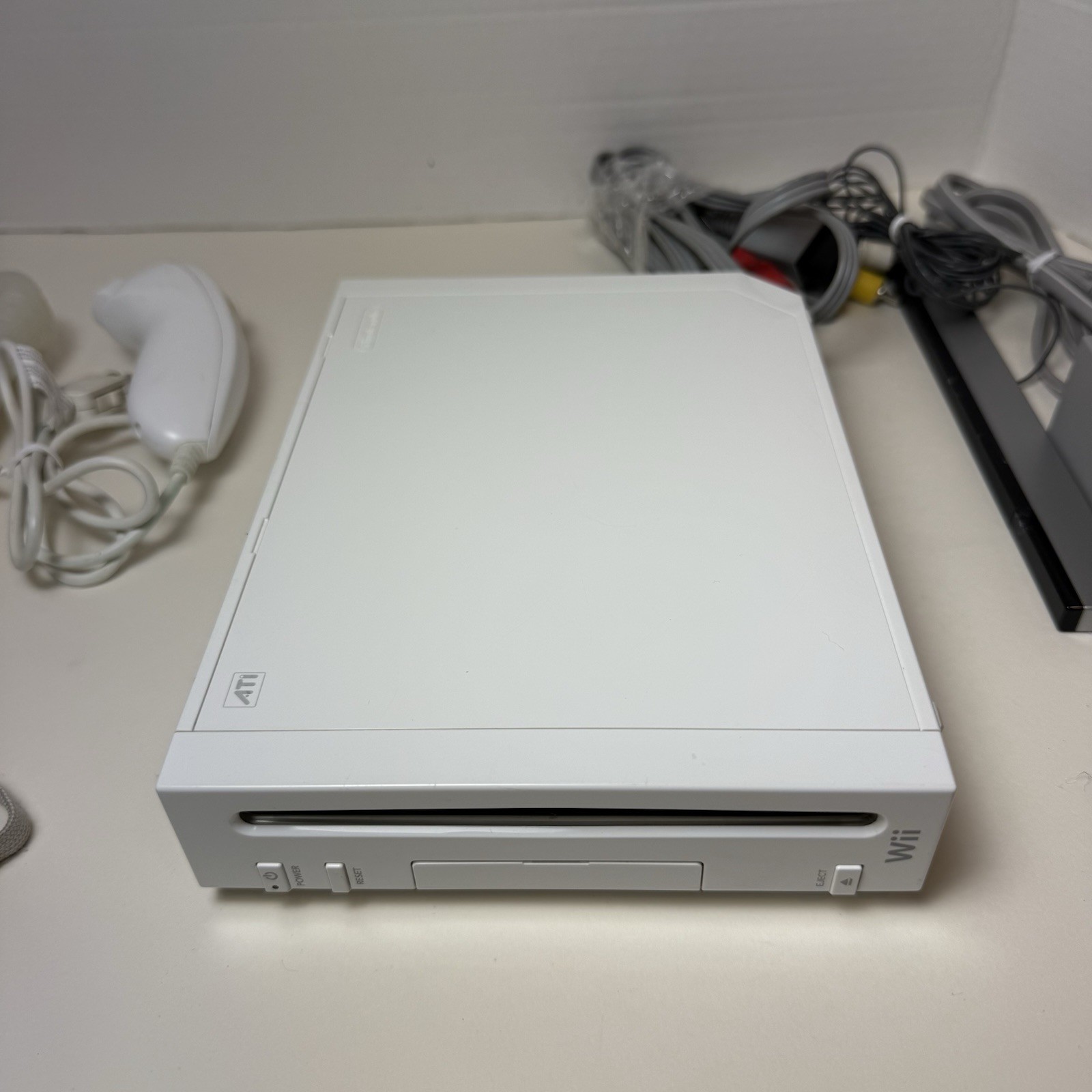 Nintendo Wii Console Bundle w/ Remote, Nunchuk Cords 3 Games Super Mario Galaxy
