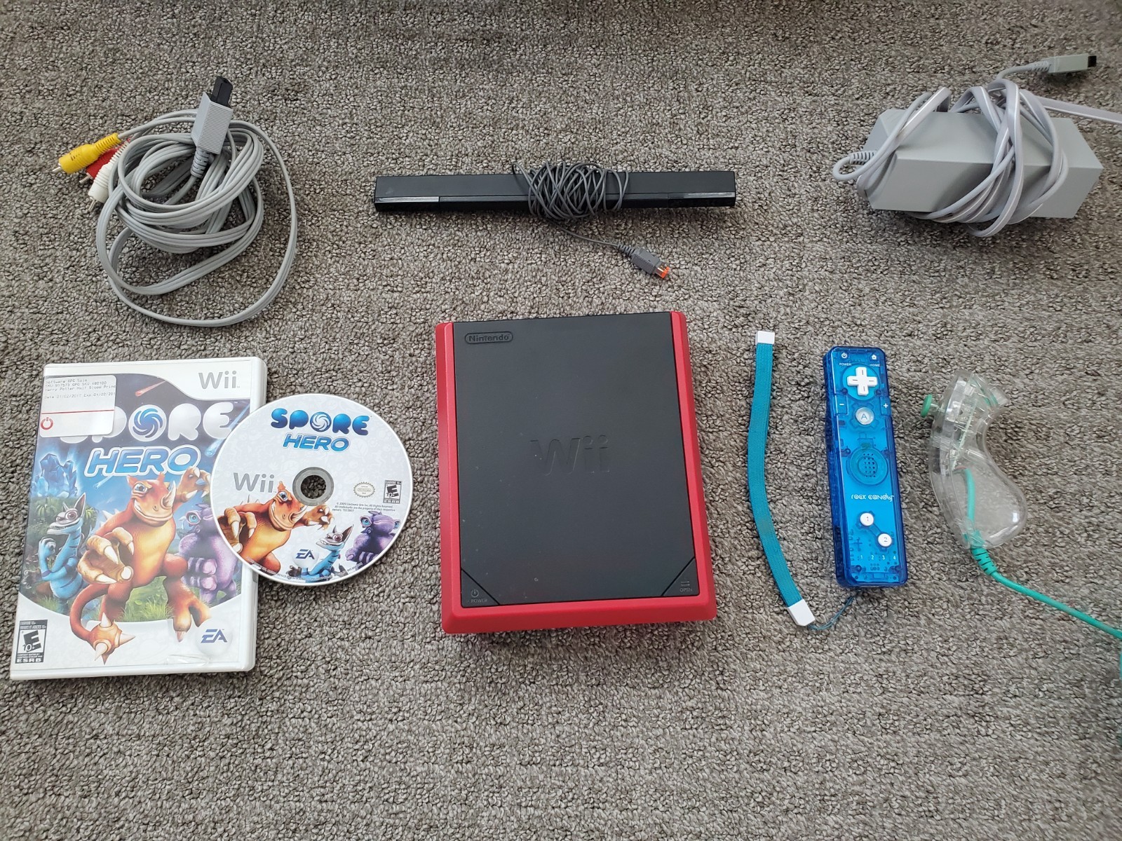 Nintendo Wii Mini RVL-201(USA) Red Black Console Bundle/ w Game / Controller