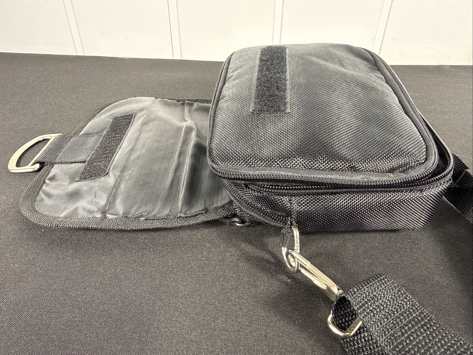 Sony PSP 2001 Silver Playstation Portable Console Crossbody Fanny Bag Needs Batt