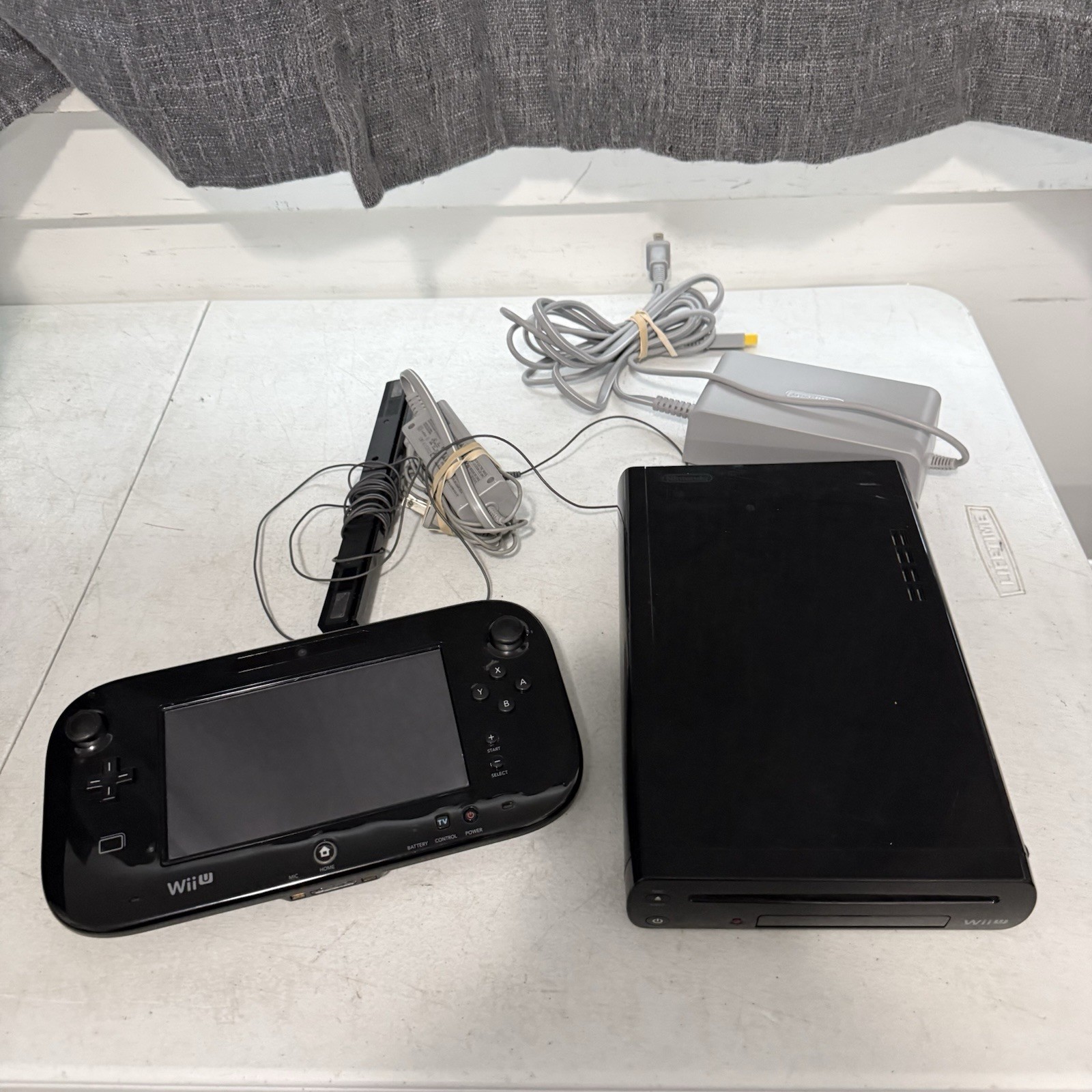 Nintendo Wii U 32GB Complete Console Bundle WUP-101(02) W Gamepad WUP-010 (USA)