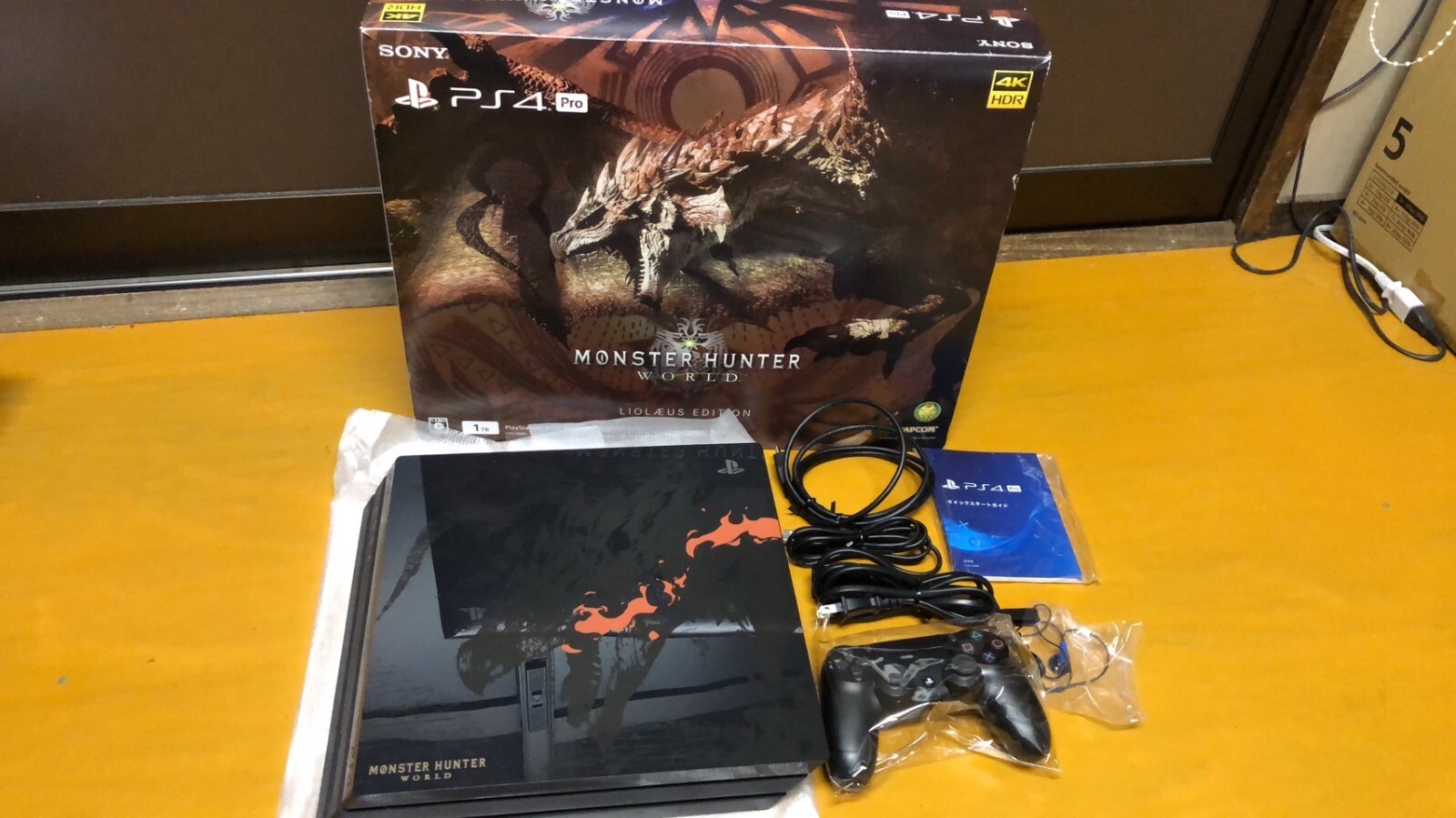 PS4 PlayStation 4 Pro Console MONSTER HUNTER WORLD LIOLAEUS EDITION
