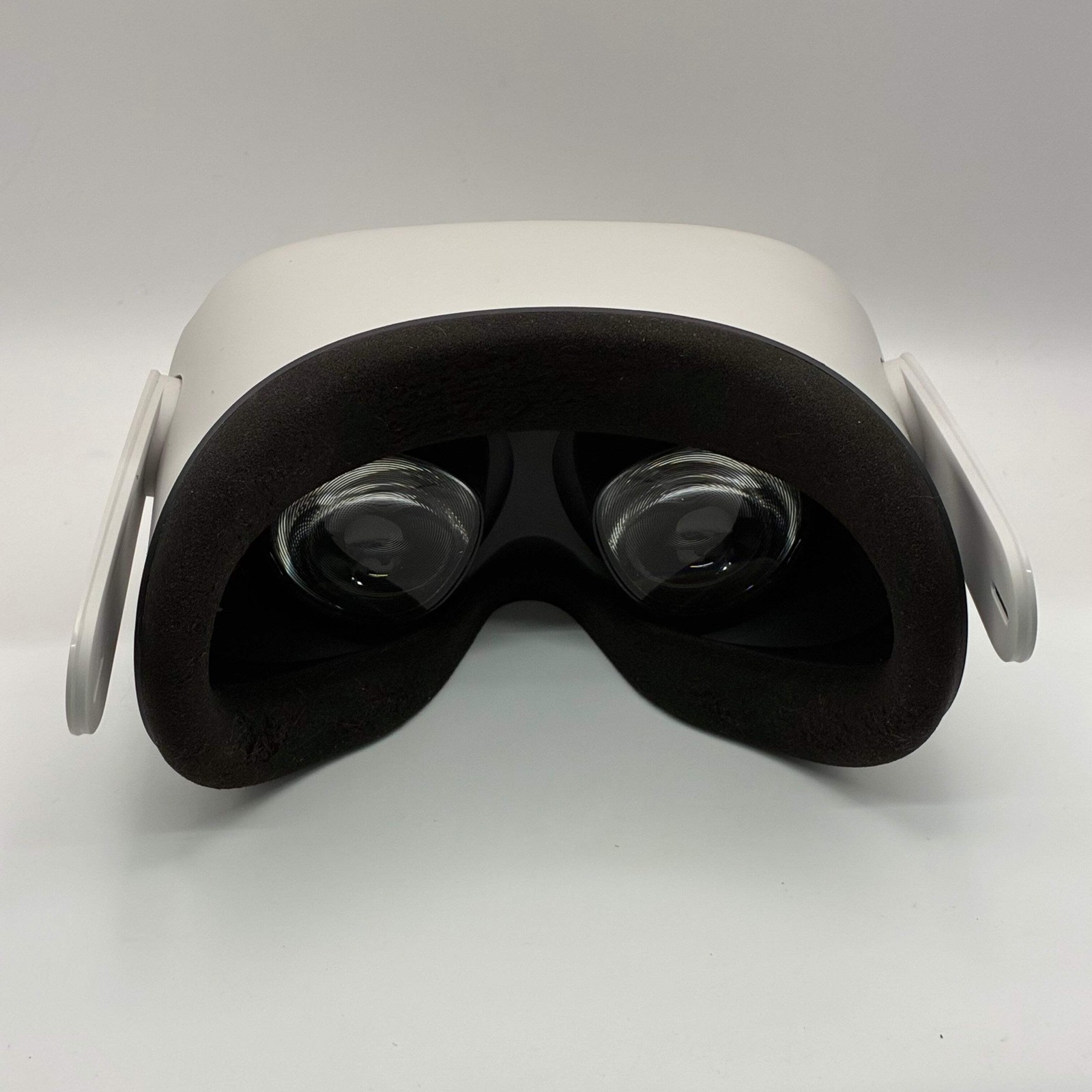 Meta Quest 2 KW49CM 128GB White VR Headset W/ Controllers – Used B