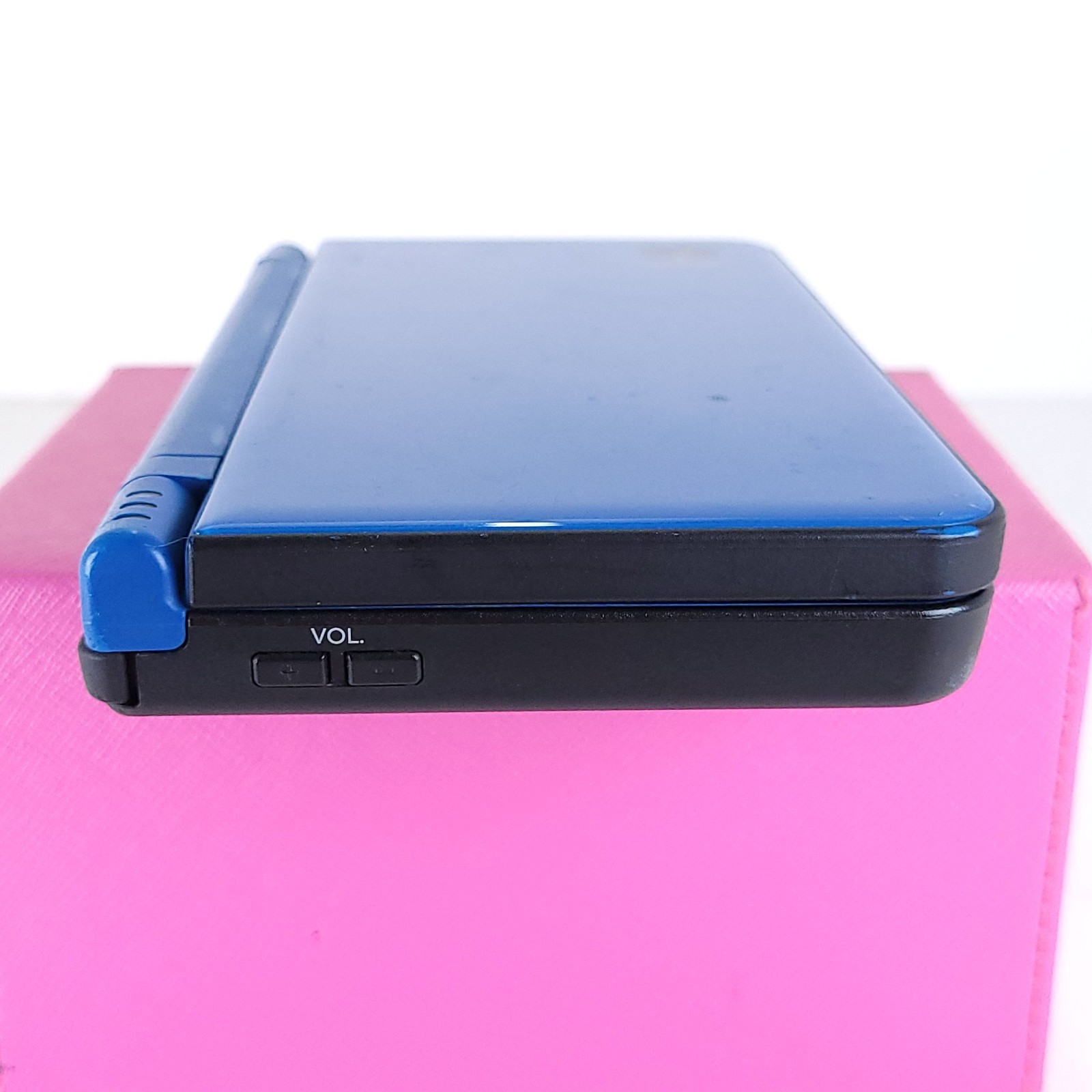 Nintendo DSi XL Blue UTL-001 USA For Parts/Repair (Powers on, Read Description)