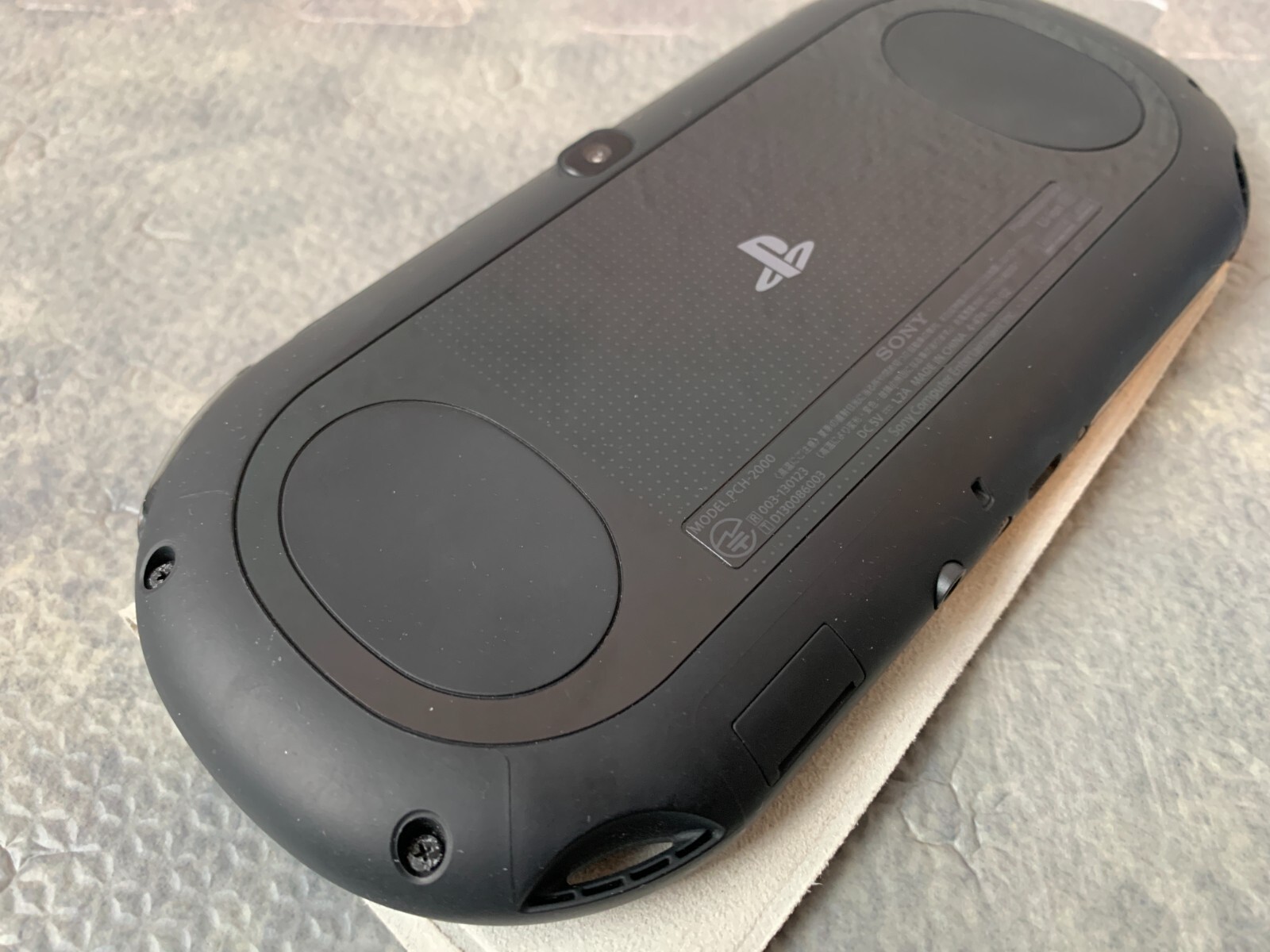 SONY PlayStation PS Vita PCH-2000 ZA11 Black Wi-Fi model Japan Exc