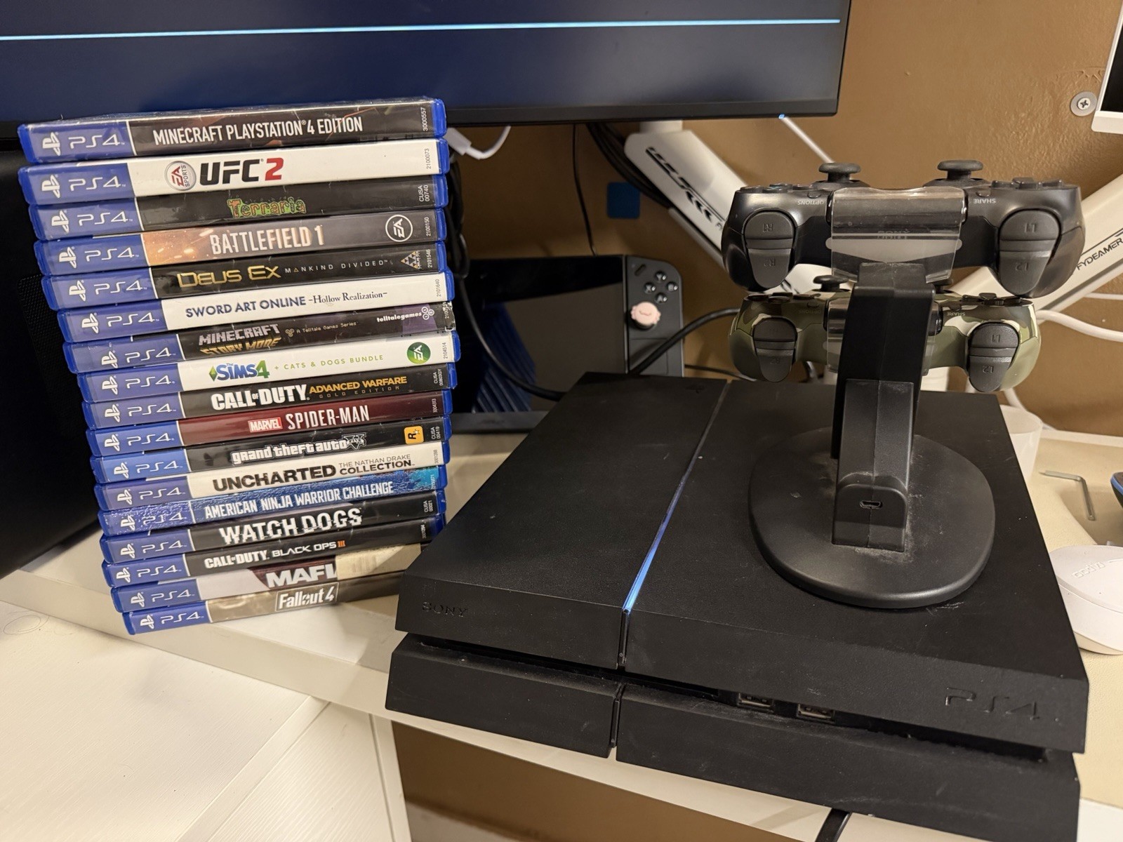 PlayStation 4 500GB + 17 Games + 2 Controllers + Charging Station + Cables Inc
