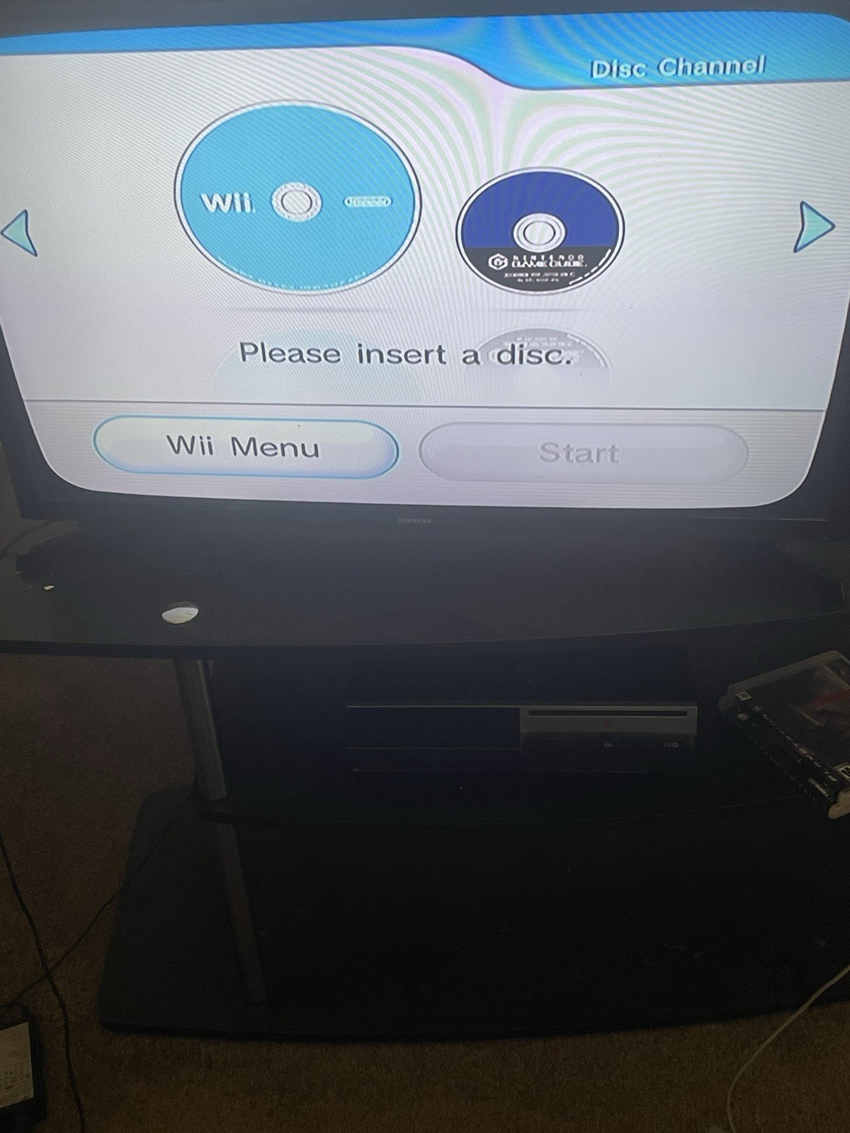 nintendo wii console 1 Controller 2 Nunchucks Charging Stations Wii Gun Read Des