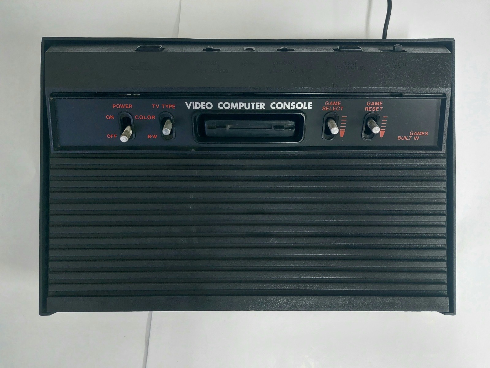 Atari from 90’s very good condition works perfectly fine with fancy games