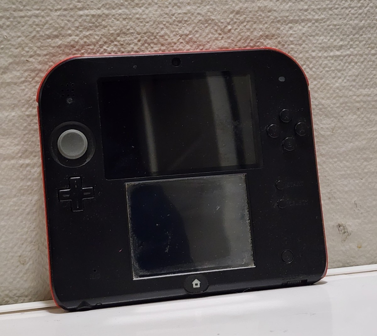TESTED WORKING Nintendo 2DS Handheld System – Red/black No charger
