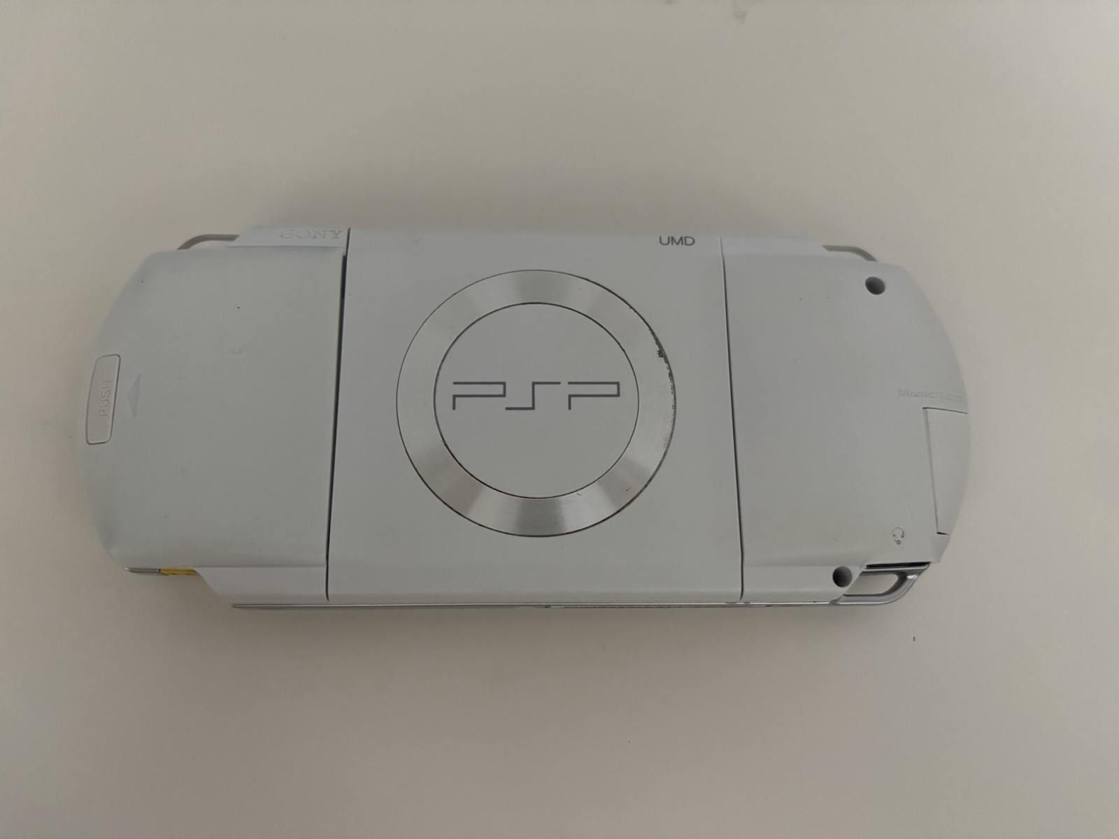 Sony PSP White with 28 downloaded games god of war, DBZ MC3