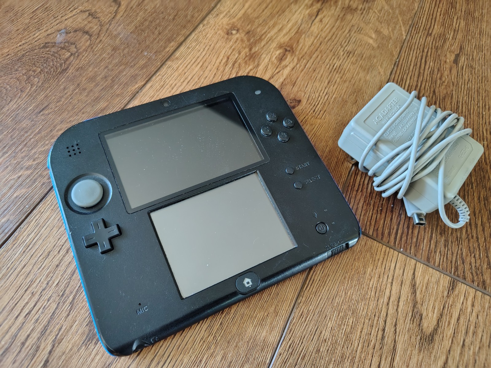 Nintendo 2DS Launch Edition Blue and Black Handheld System Tested And Working