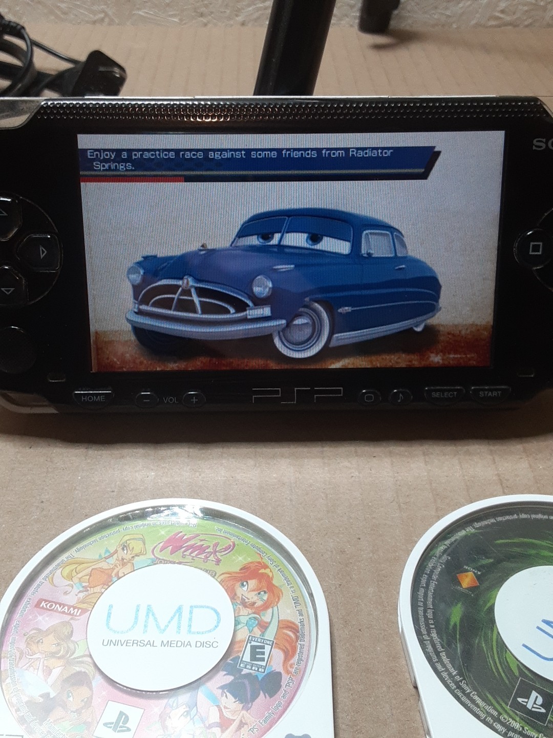Sony PSP-1001 Black Handheld Console +CGR+8 GAMES+3 Movies.