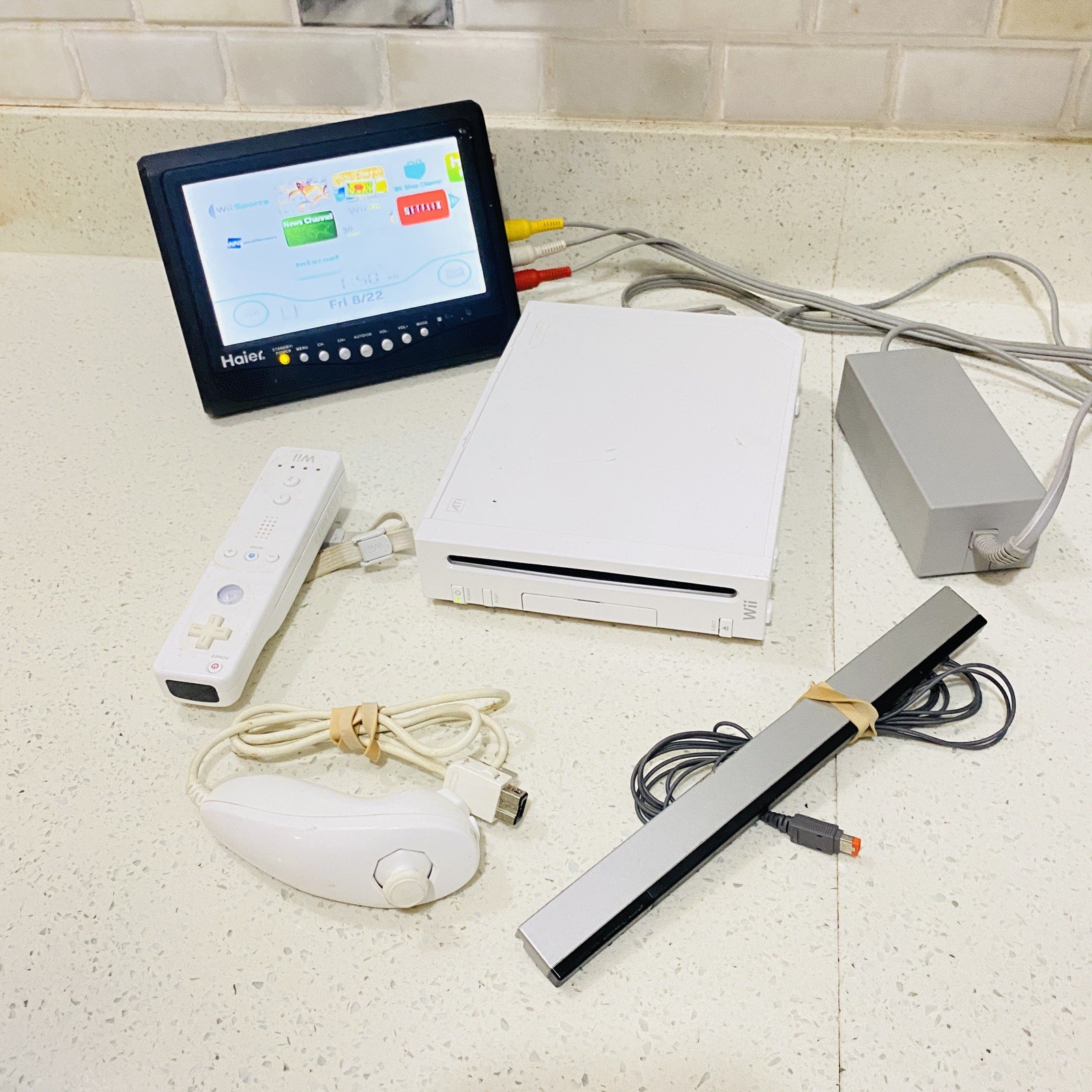Nintendo Wii RVL-001 (USA) Console and All Cords w/ Sensor Nunchuck & controller